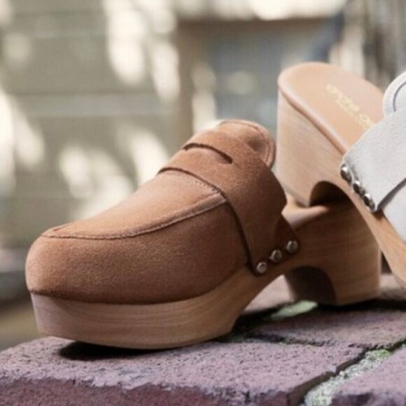 Andre Assous | Soraya Suede Clogs - Picture 6 of 6